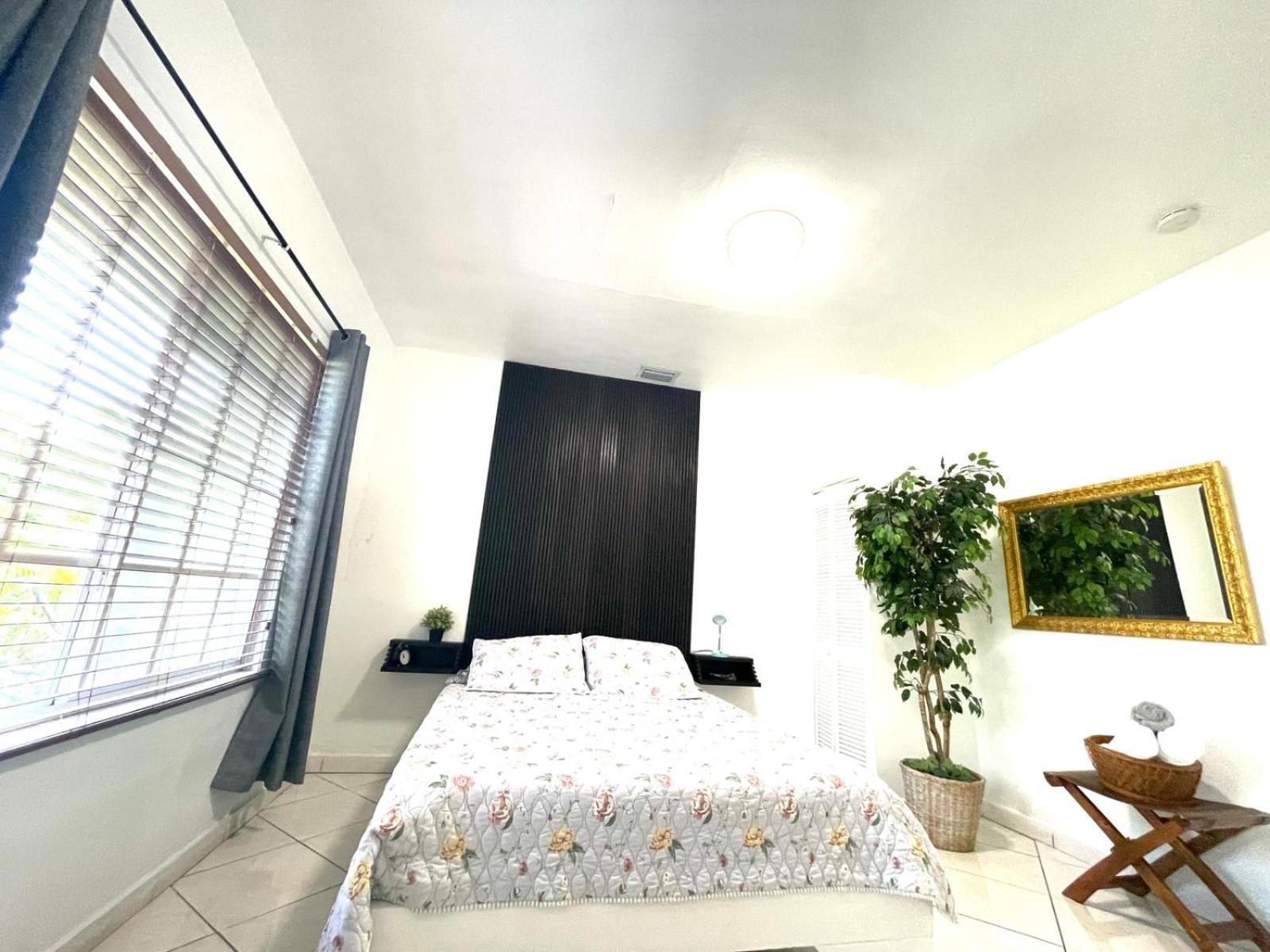 Private Suite Next To Calle Ocho マイアミ エクステリア 写真